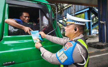 Polda Jatim Tertibkan Truk dan Bus yang Nekat Pakai Lajur Kanan