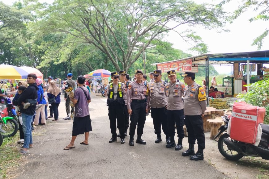 Wakapolres Madiun Turun Langsung Cek Pengamanan 'Gebyar Tahun Baru 2026' di Waduk Bening Saradan