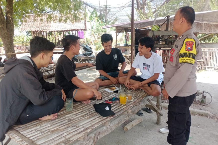 Jaga Kondusifitas Desa, Bhabinkamtibmas Balerejo Sambang Warga dan Berikan Imbauan Kamtibmas