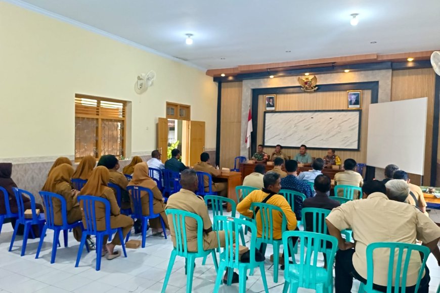 Hadir di Tengah Masyarakat, Bhabinkamtibmas Desa Babadan lor Polsek Balerejo Kawal Reses DPRD Kab. Madiun di Babadan Lor"