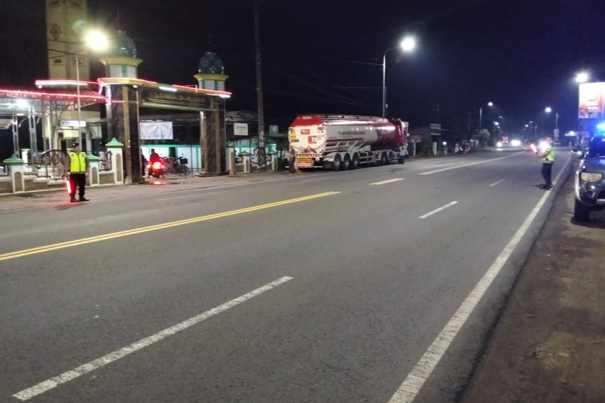 Jamin Kekhusyukan Ibadah, Polsek Balerejo Gelar Pengamanan Sholat Tarawih