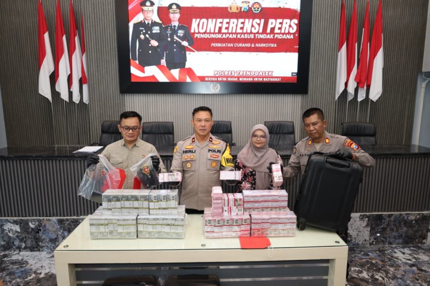 Polres Trenggalek Amankan 2 Tersangka Penipuan Modus Pencairan Dana Rp150 juta
