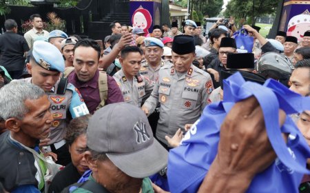 Ramadan Berkah, Kapolda Jatim Berbagi Takjil dan Buka Puasa Bersama Elemen Masyarakat