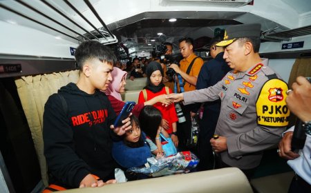 Tinjau Stasiun Surabaya Gubeng, Kapolri Instruksikan Beri Pelayanan Maksimal ke Pemudik