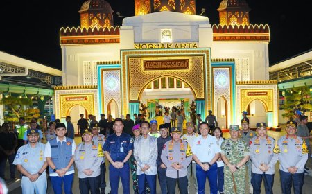 Tinjau Stasiun Tugu DIY, Kapolri Pastikan Puncak Arus Mudik Berjalan Aman