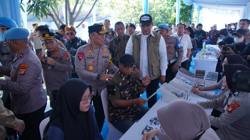 Cek Kesiapan Arus Mudik Pelabuhan Merak, Kapolri, Panglima hingga Menko PMK Patroli Naik Heli 