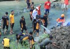 Gerakan Indonesia ASRI : Polres Ngawi Bersihkan Aliran Sungai di Jembatan Purba