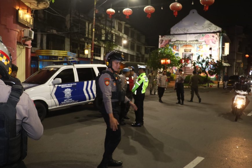 Polres Tanjungperak Gelar Patroli Skala Besar Antisipasi Kriminalitas dan Balap Liar